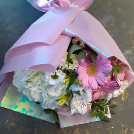 Букет из гортензий, хризантем и гербер 