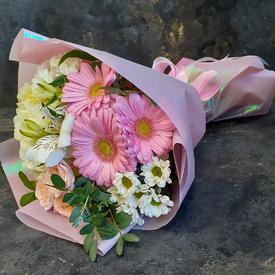 Букет из гортензий, хризантем и гербер 