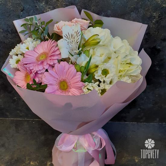 Букет из гортензий, хризантем и гербер 