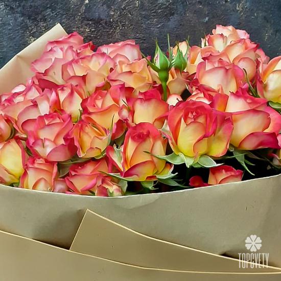 Букет из 7 желто-красных кустовых роз 70см