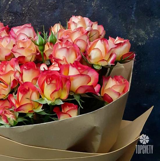 Букет из 7 желто-красных кустовых роз 70см