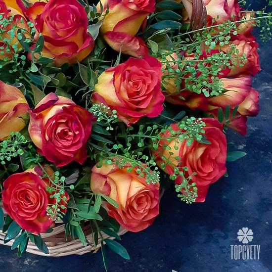 Букет из 51 оранжевой розы в корзине 40см