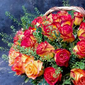 Букет из 51 оранжевой розы в корзине 40см