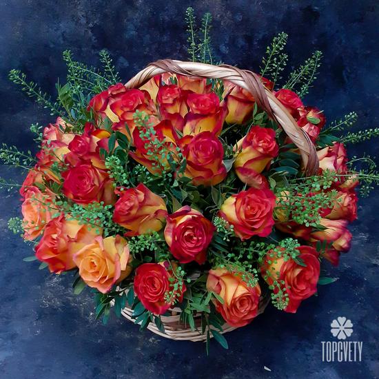 Букет из 51 оранжевой розы в корзине 40см