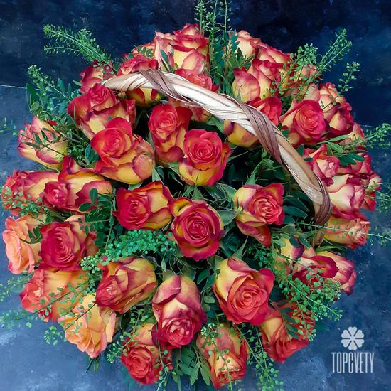 Букет из 51 оранжевой розы в корзине 40см