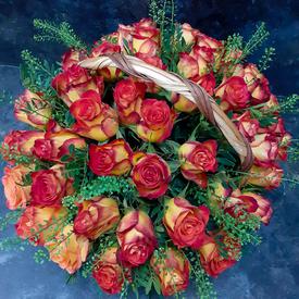 Букет из 51 оранжевой розы в корзине 40см