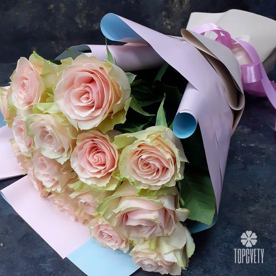 Букет из 15 бело-розовых сортовых роз 50см