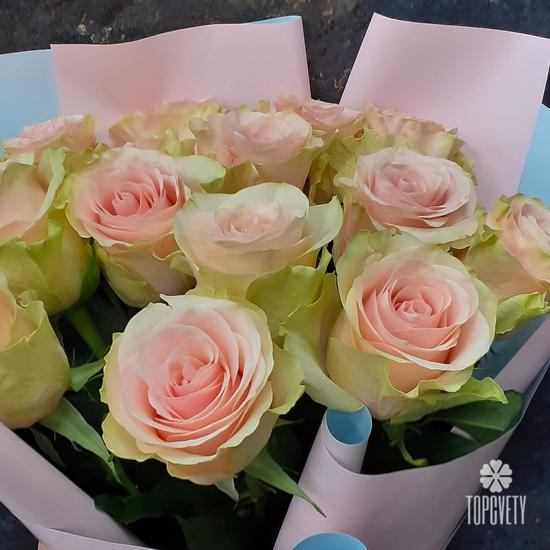 Букет из 15 бело-розовых сортовых роз 50см