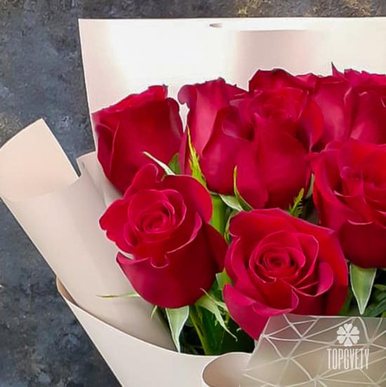 Букет из 11 красных роз Фридом 70см