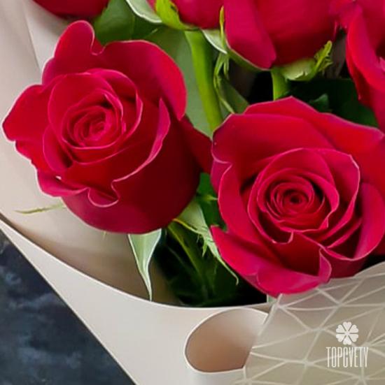 Букет из 11 красных роз Фридом 70см