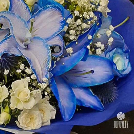 Букет из лилий, роз и гипсофилы