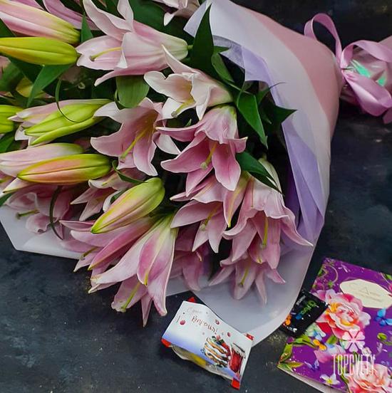 Букет из 9 розовых лилий