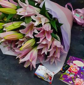 Букет из 9 розовых лилий