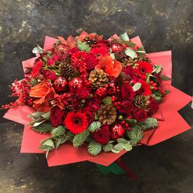 Букет из роз, гербер и нобилиса