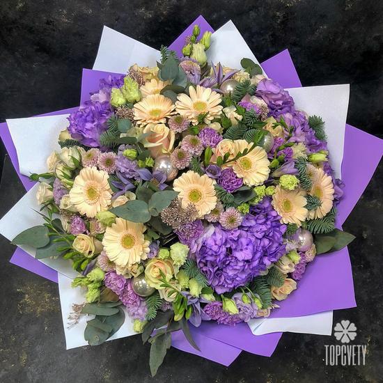 Букет из гортензий, кустовых роз и гербер 