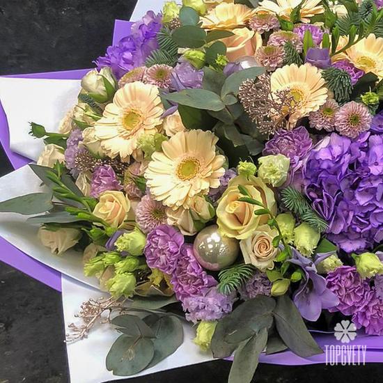 Букет из гортензий, кустовых роз и гербер 