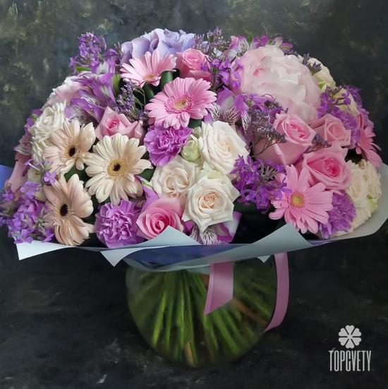 Букет пионов, гербер и роз