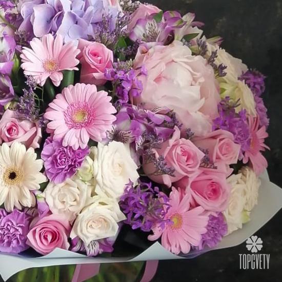 Букет пионов, гербер и роз