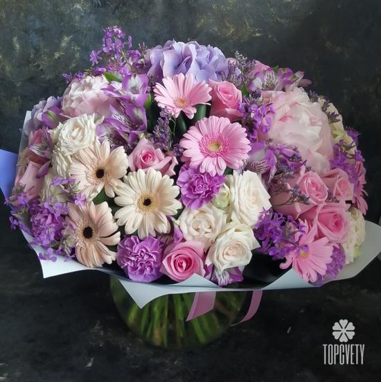 Букет пионов, гербер и роз