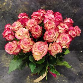 Букет из 21 розовой розы 