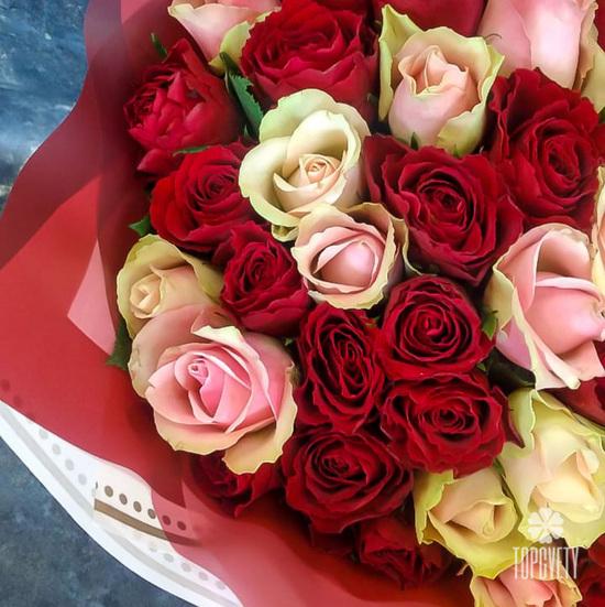 Букет из 51 красной и розовой розы 40см