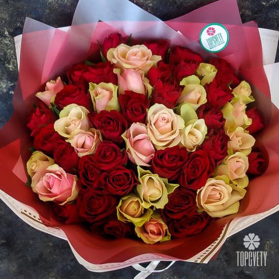 Букет из 51 красной и розовой розы 40см