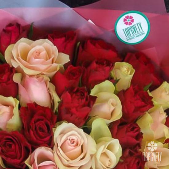 Букет из 51 красной и розовой розы 40см