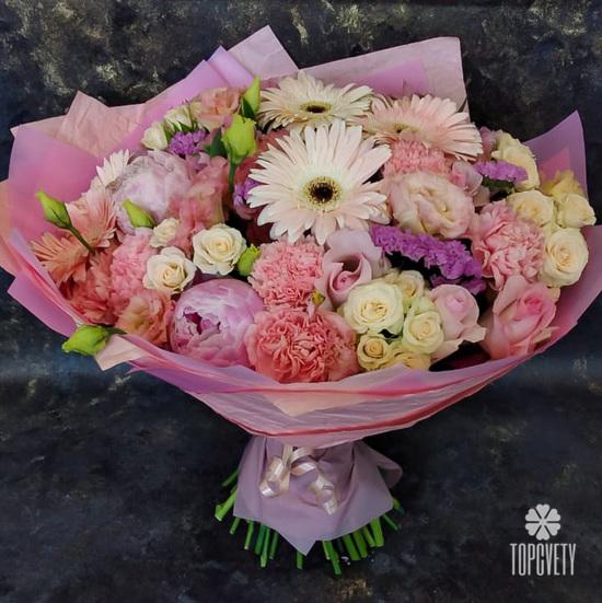 Букет из гербер, кустовых роз и пионов 