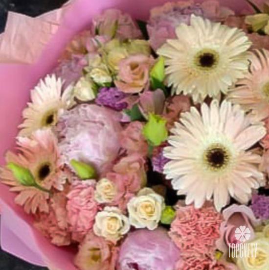 Букет из гербер, кустовых роз и пионов 