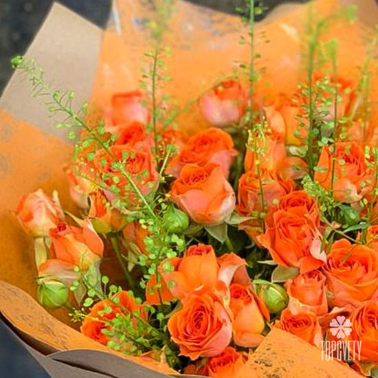 Букет из 15 оранжевых кустовых роз 50см