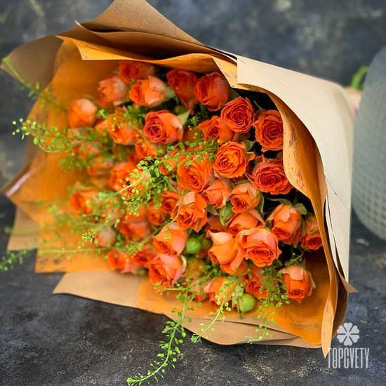 Букет из 15 оранжевых кустовых роз 50см