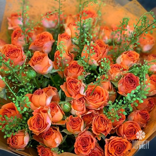 Букет из 15 оранжевых кустовых роз 50см