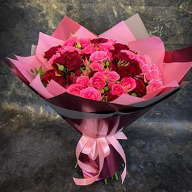 Букет из 21 кустовой розы микс 50см