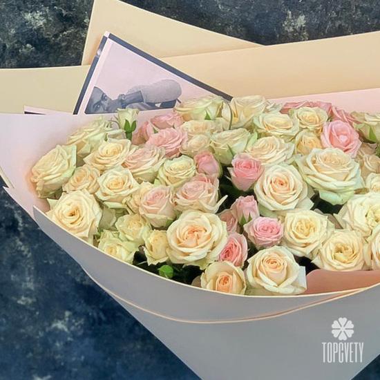 Букет из 21 кремовой кустовой розы 50см