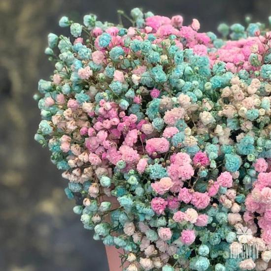 Композиция из гипсофилы в коробке