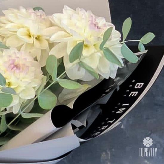 Букет из 9 белых георгин