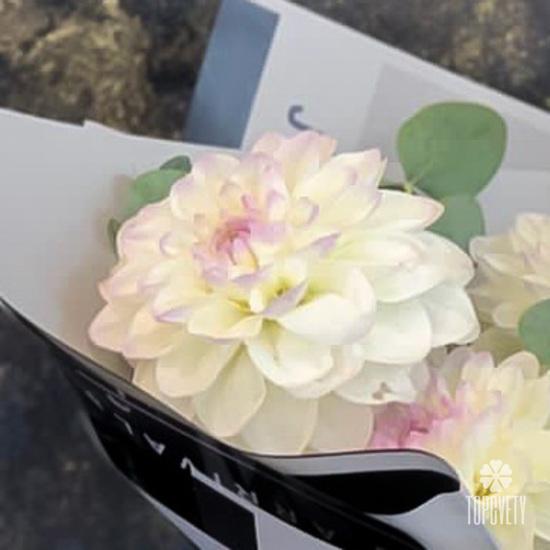 Букет из 9 белых георгин