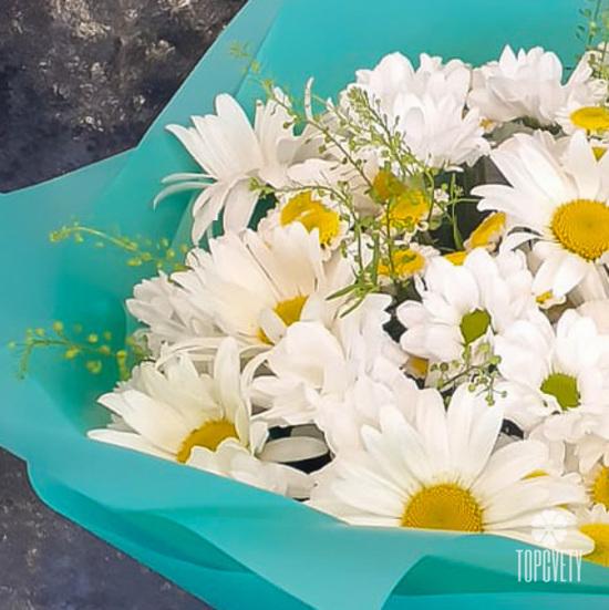 Букет из ромашек и хризантем