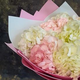 Букет из 7 гортензий микс