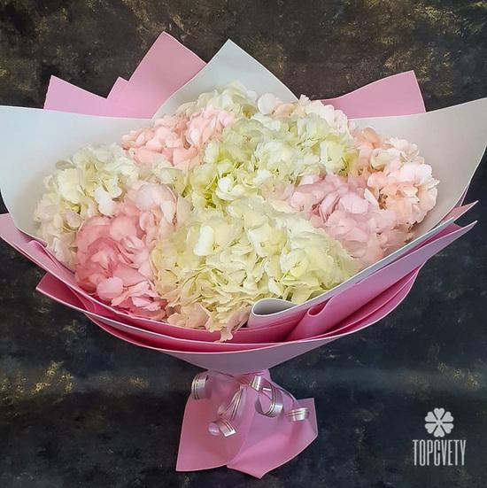 Букет из 7 гортензий микс