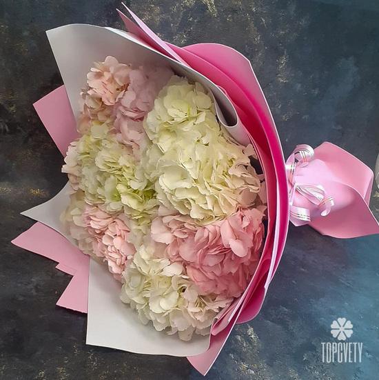 Букет из 7 гортензий микс