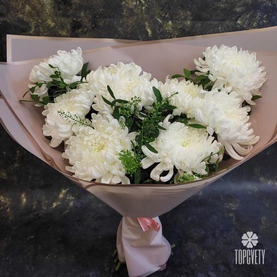 Букет из 9 белых хризантем