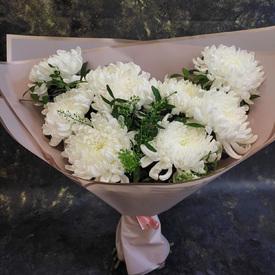 Букет из 9 белых хризантем