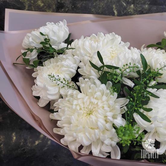 Букет из 9 белых хризантем