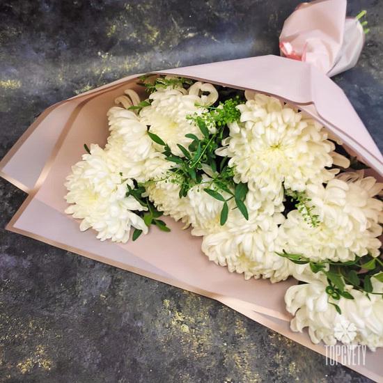 Букет из 9 белых хризантем