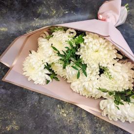 Букет из 9 белых хризантем