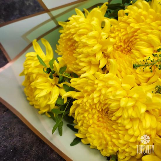 Букет из 9 желтых хризантем