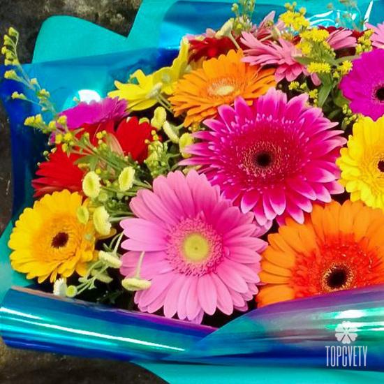 Букет из 25 гербер микс