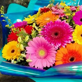 Букет из 25 гербер микс