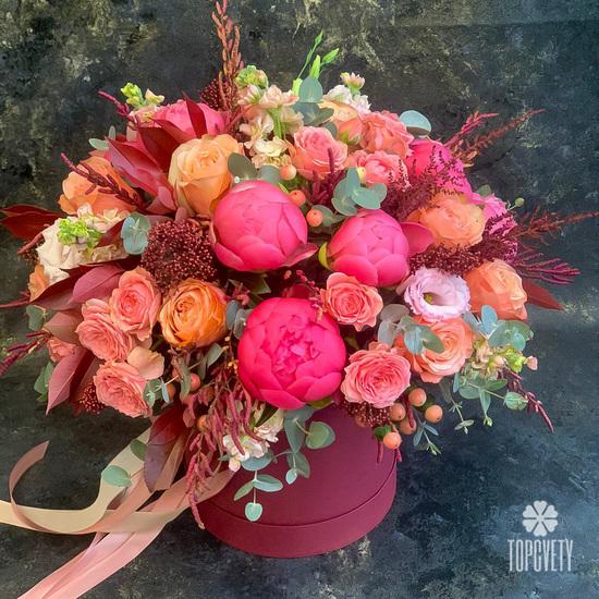 Композиция в шляпной коробке